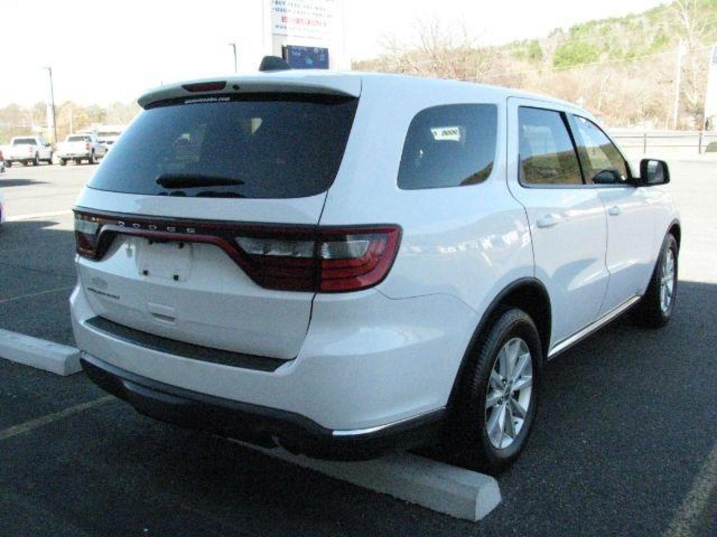 2015 White Dodge Durango SXT (1C4RDHAG3FC) with an 3.6L V-6 DOHC engine, Automatic transmission, located at 2443 Albert Pike, Hot Springs, AR, 71913, (501) 623-6255, 34.492222, -93.109993 - Photo#3