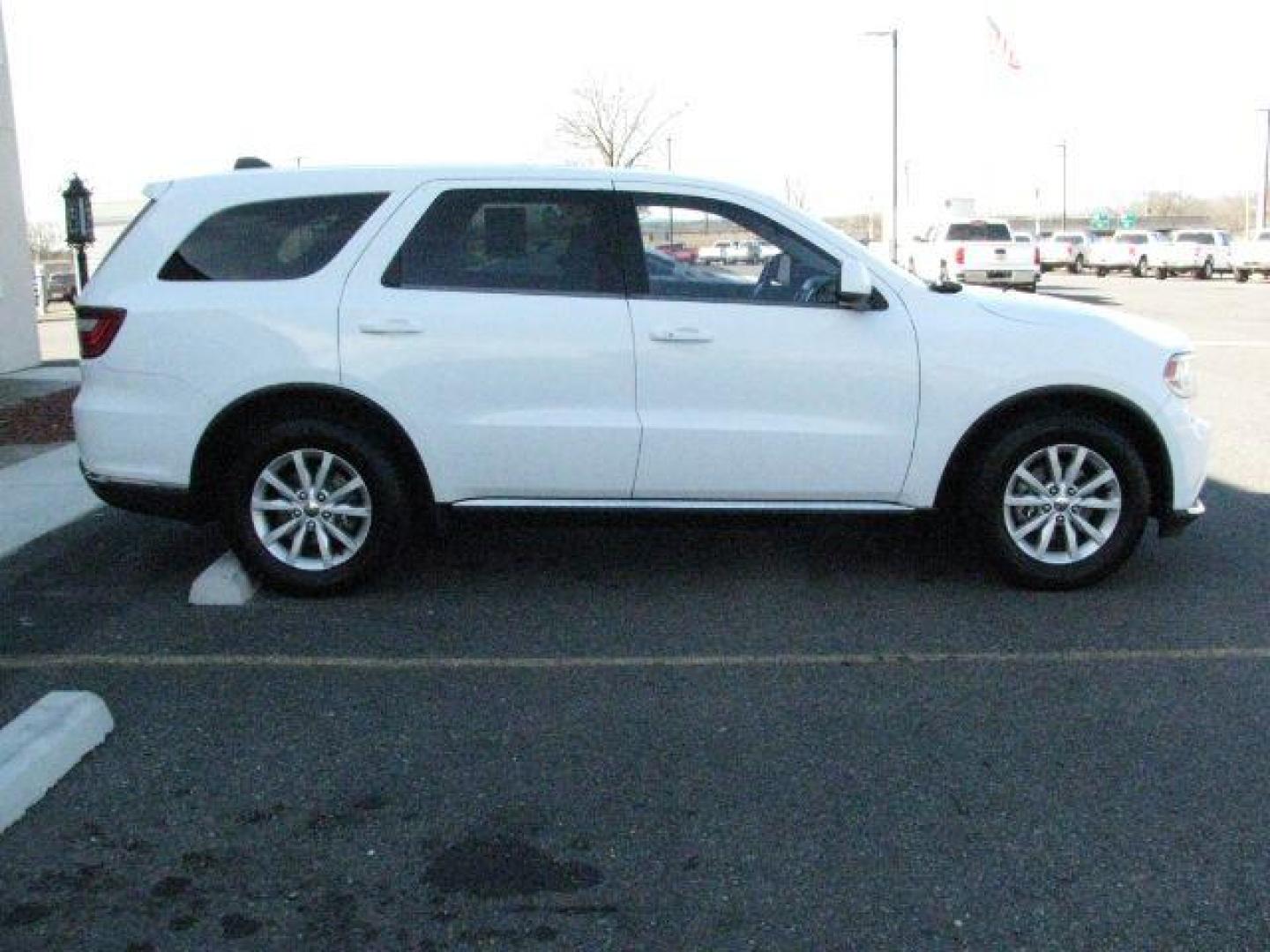 2015 White Dodge Durango SXT (1C4RDHAG3FC) with an 3.6L V-6 DOHC engine, Automatic transmission, located at 2443 Albert Pike, Hot Springs, AR, 71913, (501) 623-6255, 34.492222, -93.109993 - Photo#4