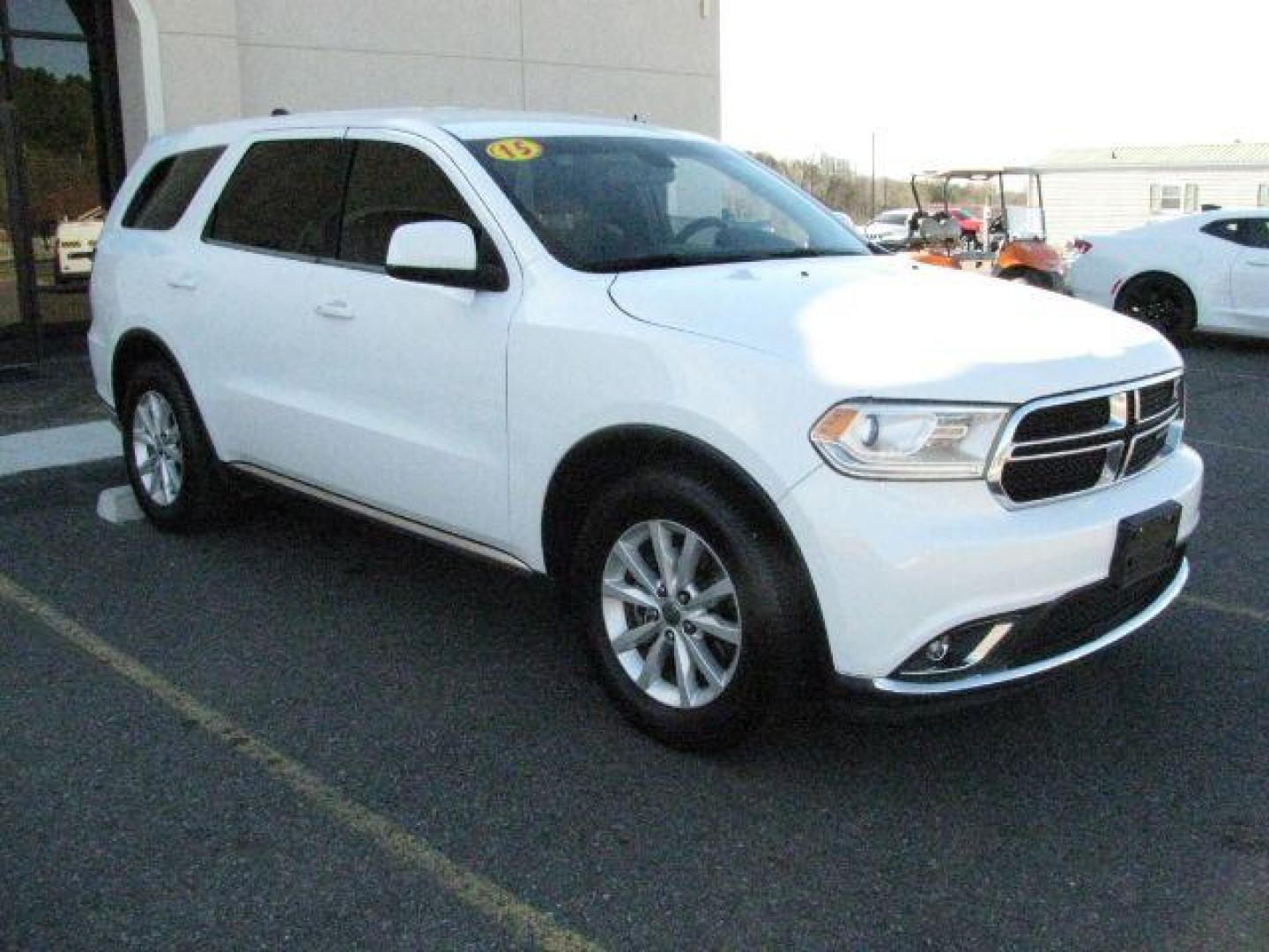 2015 White Dodge Durango SXT (1C4RDHAG3FC) with an 3.6L V-6 DOHC engine, Automatic transmission, located at 2443 Albert Pike, Hot Springs, AR, 71913, (501) 623-6255, 34.492222, -93.109993 - Photo#5