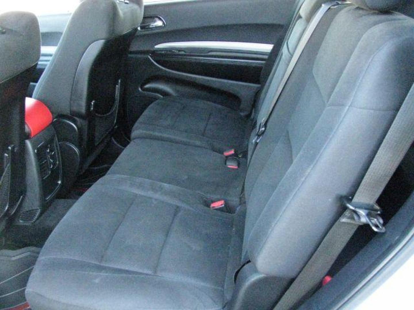 2015 White Dodge Durango SXT (1C4RDHAG3FC) with an 3.6L V-6 DOHC engine, Automatic transmission, located at 2443 Albert Pike, Hot Springs, AR, 71913, (501) 623-6255, 34.492222, -93.109993 - Photo#7