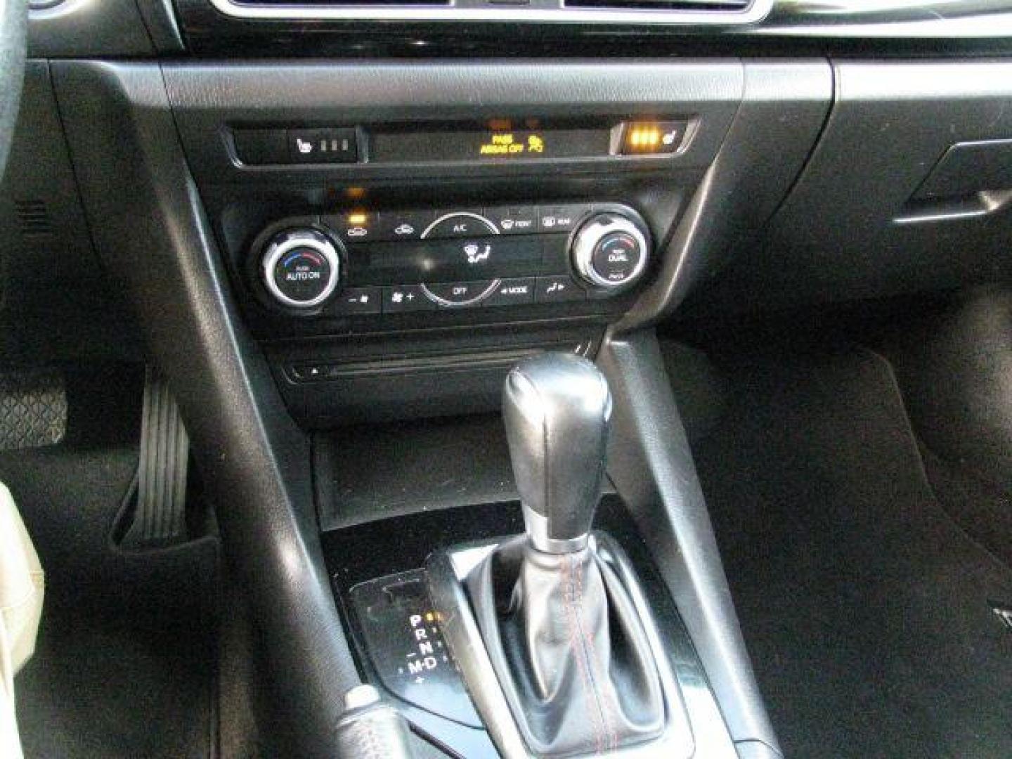 2014 Gray Mazda Mazda3 i Grand Touring (JM1BM1W78E1) with an SKYACTIV-G 2L I-4 gasoline direct injection engine, Automatic transmission, located at 2443 Albert Pike, Hot Springs, AR, 71913, (501) 623-6255, 34.492222, -93.109993 - Photo#9
