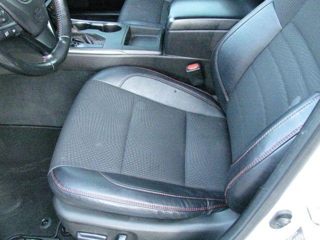 2016 White Toyota Camry SE (4T1BF1FK4GU) with an 2.5L I-4 DOHC engine, Automatic transmission, located at 2443 Albert Pike, Hot Springs, AR, 71913, (501) 623-6255, 34.492222, -93.109993 - Photo#8