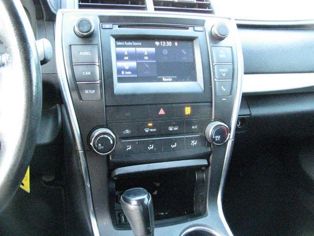 2016 White Toyota Camry SE (4T1BF1FK4GU) with an 2.5L I-4 DOHC engine, Automatic transmission, located at 2443 Albert Pike, Hot Springs, AR, 71913, (501) 623-6255, 34.492222, -93.109993 - Photo#9