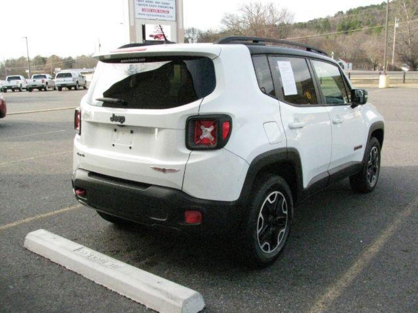 2016 White Jeep Renegade Trailhawk (ZACCJBCT8GP) with an Tigershark MultiAir 2.4L I-4 variable valve contro engine, Automatic transmission, located at 2443 Albert Pike, Hot Springs, AR, 71913, (501) 623-6255, 34.492222, -93.109993 - Photo#3