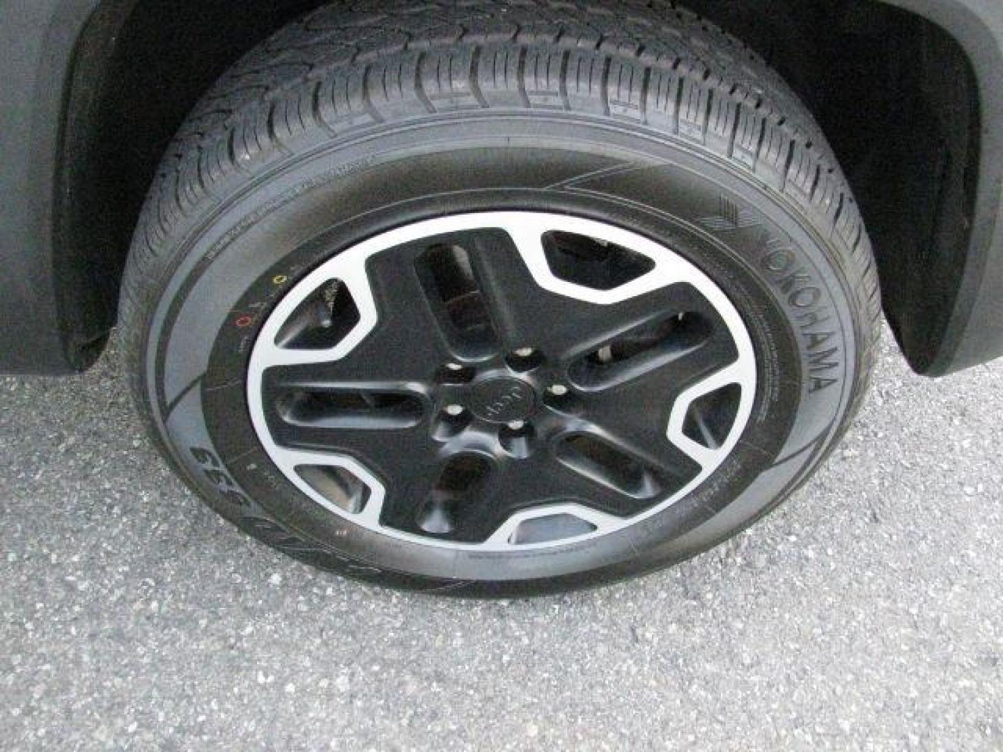 2016 White Jeep Renegade Trailhawk (ZACCJBCT8GP) with an Tigershark MultiAir 2.4L I-4 variable valve contro engine, Automatic transmission, located at 2443 Albert Pike, Hot Springs, AR, 71913, (501) 623-6255, 34.492222, -93.109993 - Photo#6