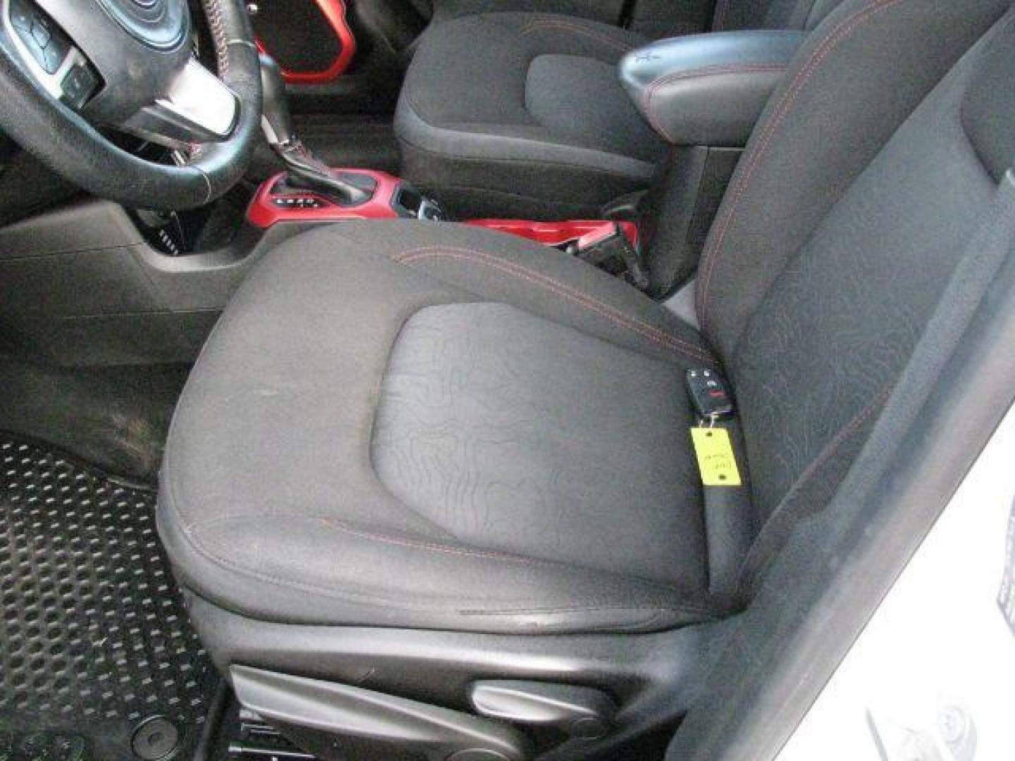 2016 White Jeep Renegade Trailhawk (ZACCJBCT8GP) with an Tigershark MultiAir 2.4L I-4 variable valve contro engine, Automatic transmission, located at 2443 Albert Pike, Hot Springs, AR, 71913, (501) 623-6255, 34.492222, -93.109993 - Photo#8