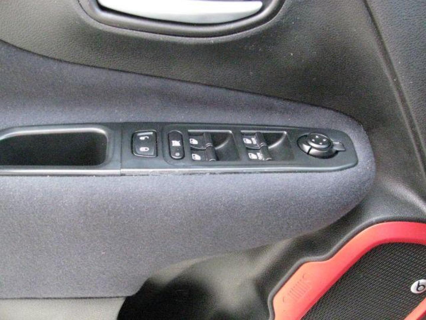 2016 White Jeep Renegade Trailhawk (ZACCJBCT8GP) with an Tigershark MultiAir 2.4L I-4 variable valve contro engine, Automatic transmission, located at 2443 Albert Pike, Hot Springs, AR, 71913, (501) 623-6255, 34.492222, -93.109993 - Photo#10