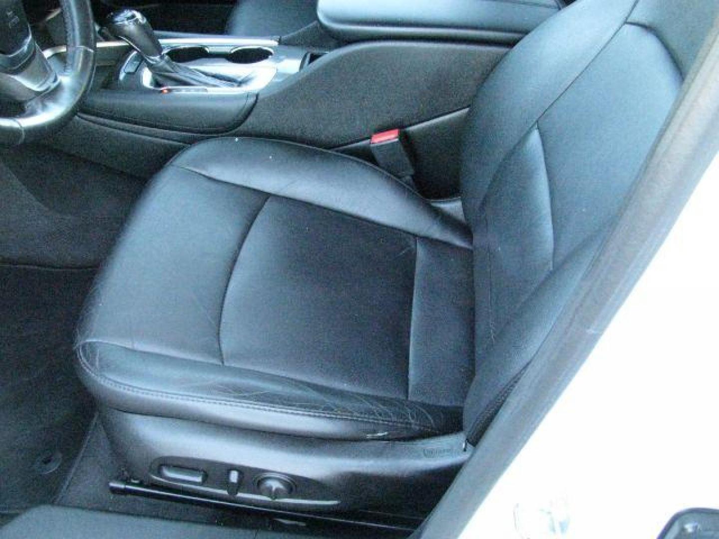 2016 White Chevrolet Malibu 1LT (1G1ZE5ST7GF) with an ECOTEC 1.5L I-4 gasoline direct injection engine, Automatic transmission, located at 2443 Albert Pike, Hot Springs, AR, 71913, (501) 623-6255, 34.492222, -93.109993 - Photo#8