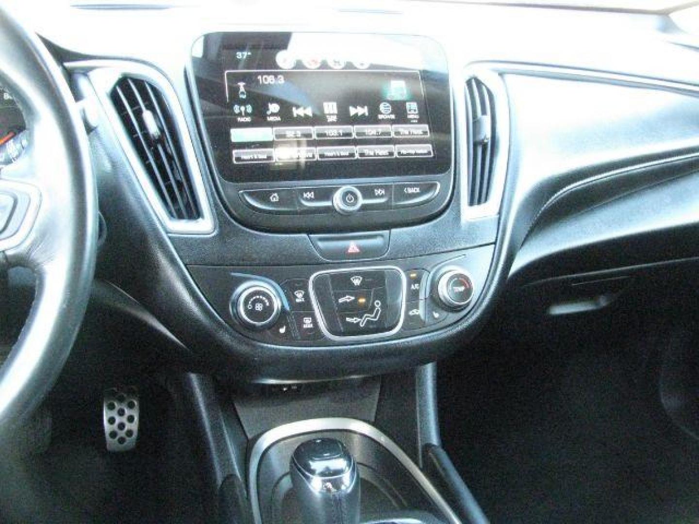 2016 White Chevrolet Malibu 1LT (1G1ZE5ST7GF) with an ECOTEC 1.5L I-4 gasoline direct injection engine, Automatic transmission, located at 2443 Albert Pike, Hot Springs, AR, 71913, (501) 623-6255, 34.492222, -93.109993 - Photo#9