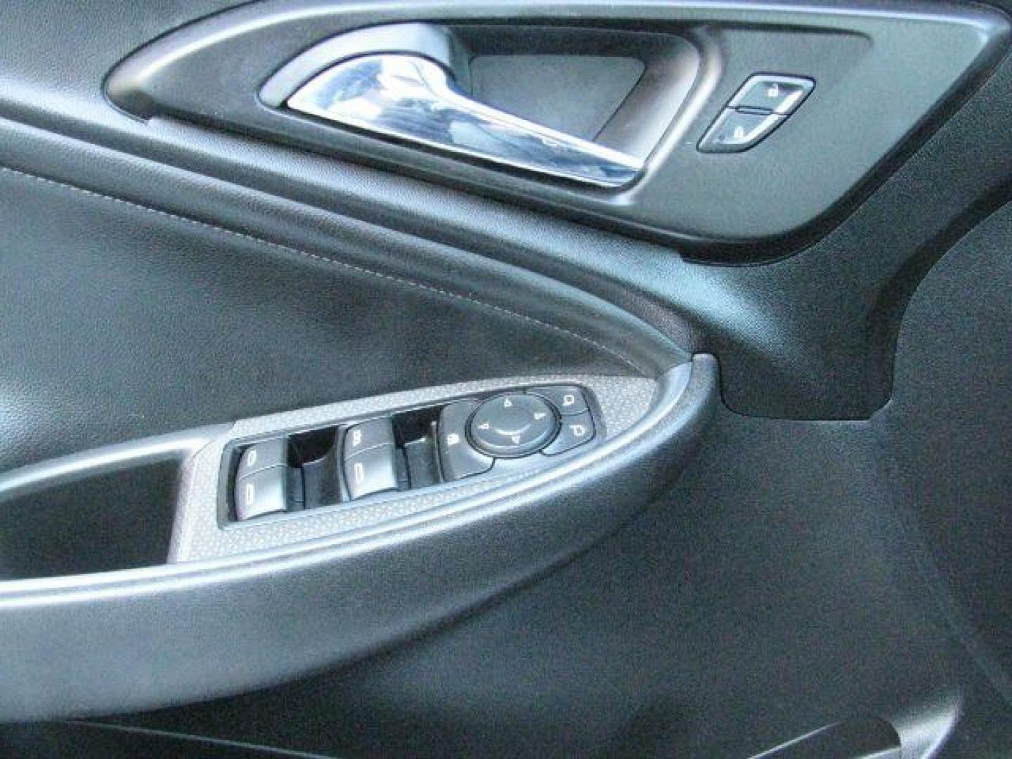 2016 White Chevrolet Malibu 1LT (1G1ZE5ST7GF) with an ECOTEC 1.5L I-4 gasoline direct injection engine, Automatic transmission, located at 2443 Albert Pike, Hot Springs, AR, 71913, (501) 623-6255, 34.492222, -93.109993 - Photo#10