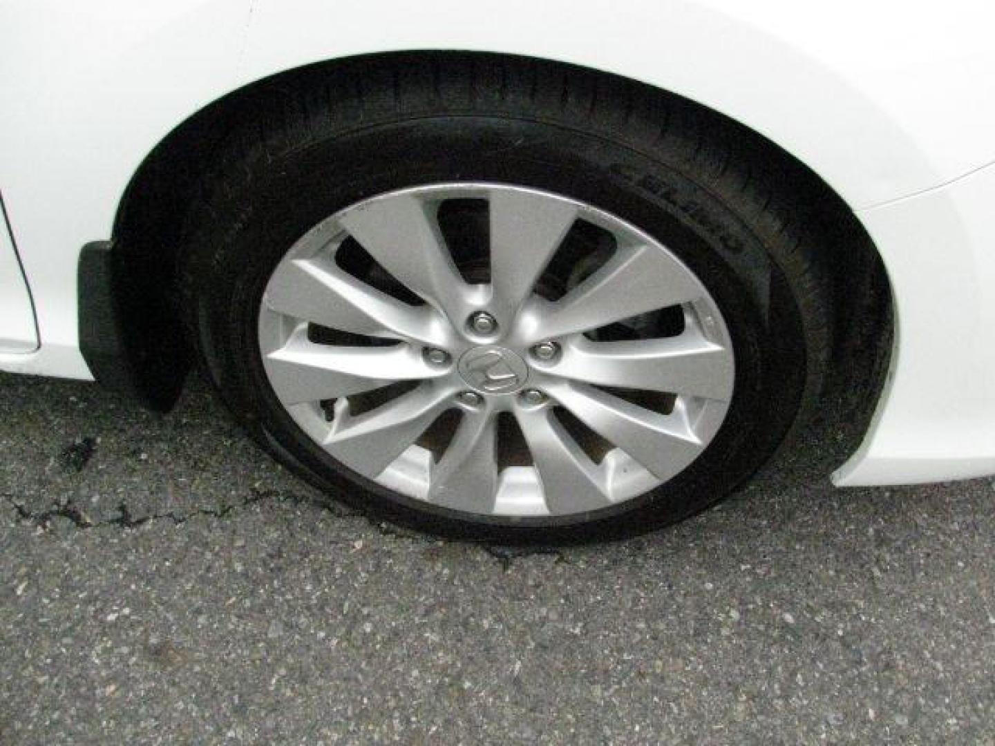 2014 White Honda Accord EX-L (1HGCR2F83EA) with an 2.4L I-4 gasoline direct injection engine, Automatic transmission, located at 2443 Albert Pike, Hot Springs, AR, 71913, (501) 623-6255, 34.492222, -93.109993- Photo#6