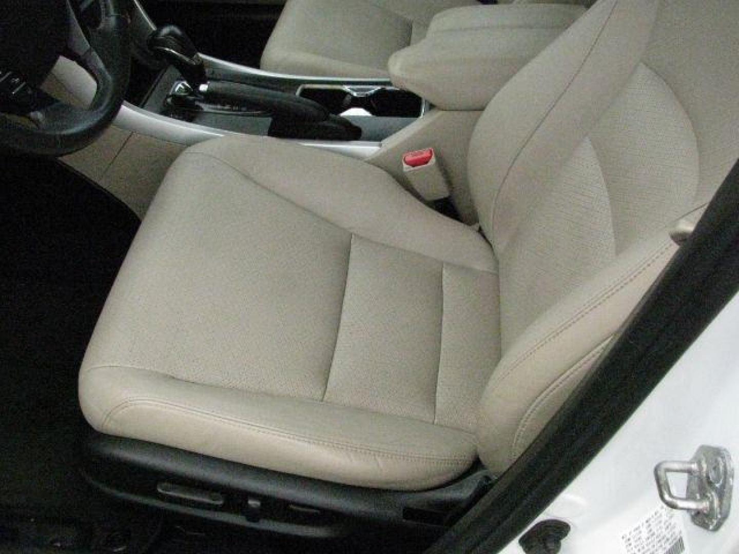2014 White Honda Accord EX-L (1HGCR2F83EA) with an 2.4L I-4 gasoline direct injection engine, Automatic transmission, located at 2443 Albert Pike, Hot Springs, AR, 71913, (501) 623-6255, 34.492222, -93.109993- Photo#8