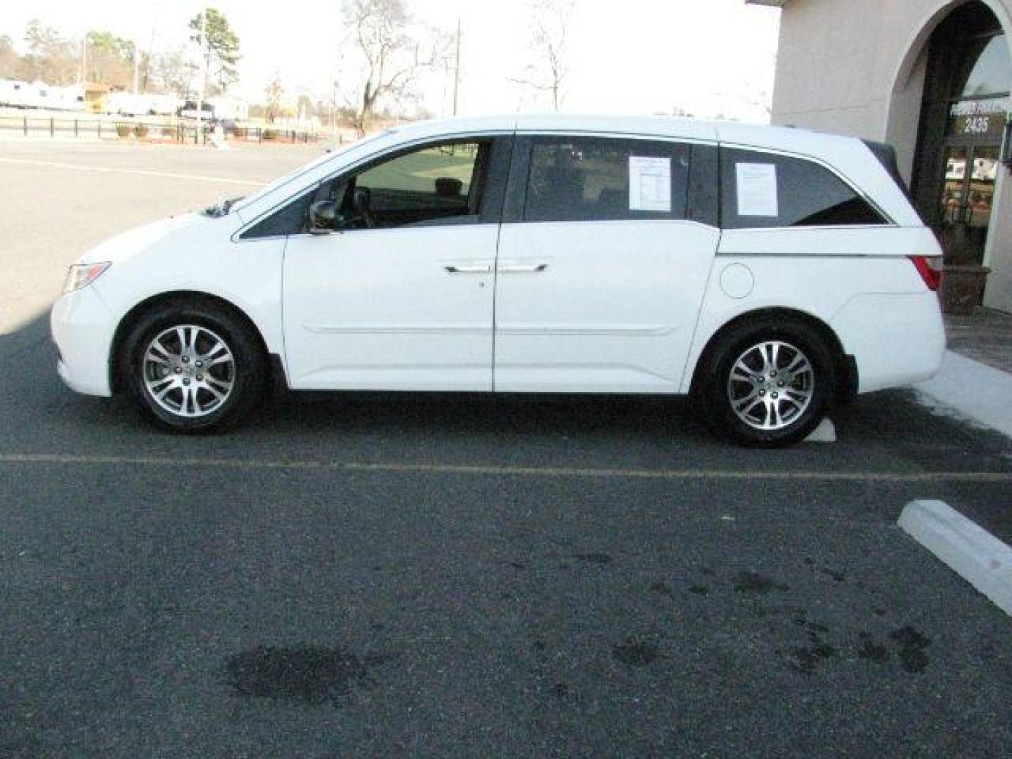 2012 White Honda Odyssey EX-L (5FNRL5H65CB) with an 3.5L V-6 i-VTEC variable valve control engine, Automatic transmission, located at 2443 Albert Pike, Hot Springs, AR, 71913, (501) 623-6255, 34.492222, -93.109993 - Photo#1
