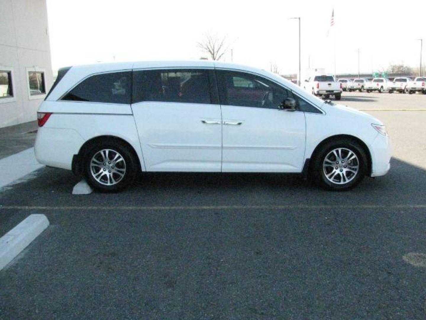 2012 White Honda Odyssey EX-L (5FNRL5H65CB) with an 3.5L V-6 i-VTEC variable valve control engine, Automatic transmission, located at 2443 Albert Pike, Hot Springs, AR, 71913, (501) 623-6255, 34.492222, -93.109993 - Photo#4