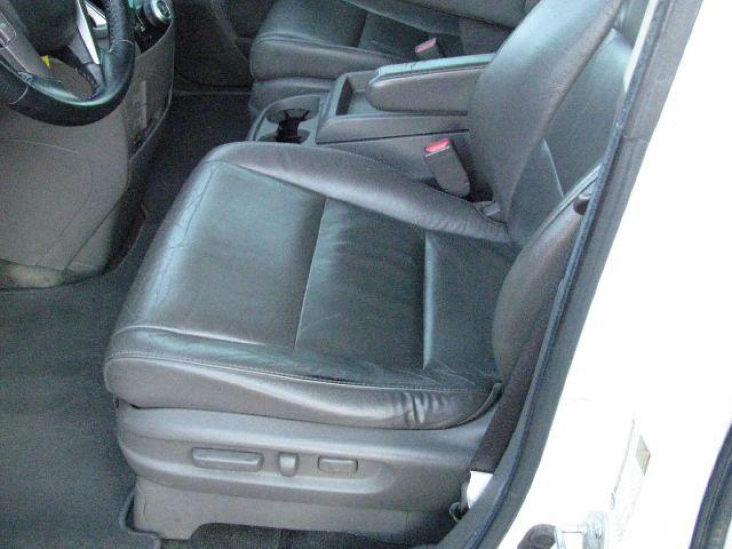 2012 White Honda Odyssey EX-L (5FNRL5H65CB) with an 3.5L V-6 i-VTEC variable valve control engine, Automatic transmission, located at 2443 Albert Pike, Hot Springs, AR, 71913, (501) 623-6255, 34.492222, -93.109993 - Photo#8