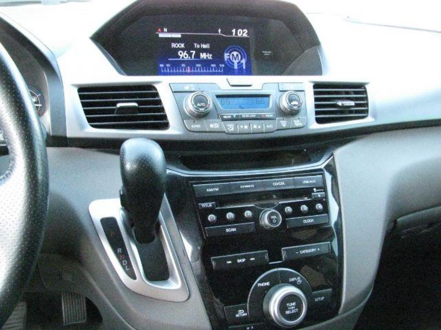 2012 White Honda Odyssey EX-L (5FNRL5H65CB) with an 3.5L V-6 i-VTEC variable valve control engine, Automatic transmission, located at 2443 Albert Pike, Hot Springs, AR, 71913, (501) 623-6255, 34.492222, -93.109993 - Photo#9