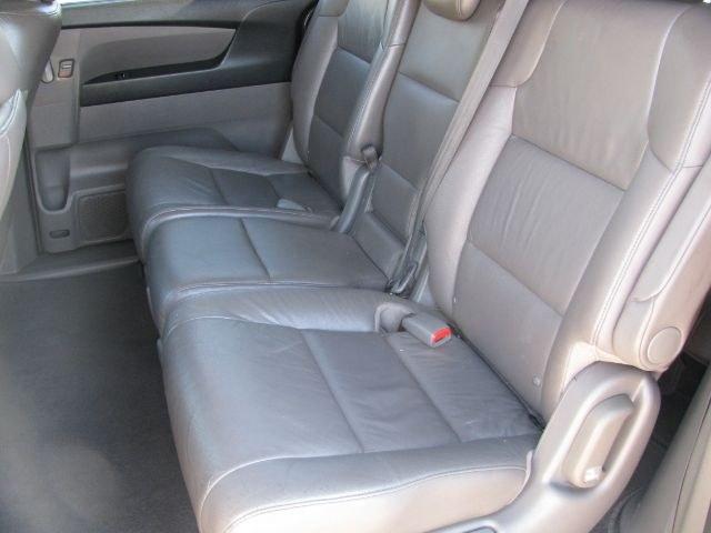 2012 White Honda Odyssey EX-L (5FNRL5H65CB) with an 3.5L V-6 i-VTEC variable valve control engine, Automatic transmission, located at 2443 Albert Pike, Hot Springs, AR, 71913, (501) 623-6255, 34.492222, -93.109993- Photo#7