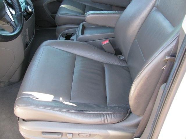 2012 White Honda Odyssey EX-L (5FNRL5H65CB) with an 3.5L V-6 i-VTEC variable valve control engine, Automatic transmission, located at 2443 Albert Pike, Hot Springs, AR, 71913, (501) 623-6255, 34.492222, -93.109993- Photo#8
