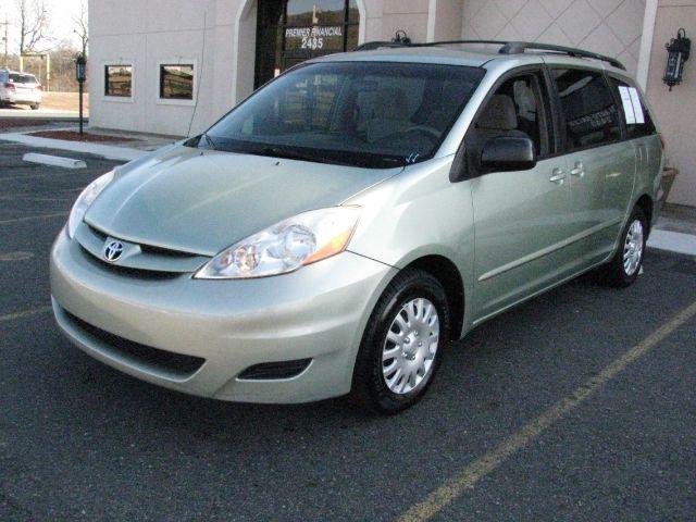 2009 Green Toyota Sienna CE (5TDZK23C49S) with an 3.5L V-6 DOHC engine, Automatic transmission, located at 2443 Albert Pike, Hot Springs, AR, 71913, (501) 623-6255, 34.492222, -93.109993 - Photo#0