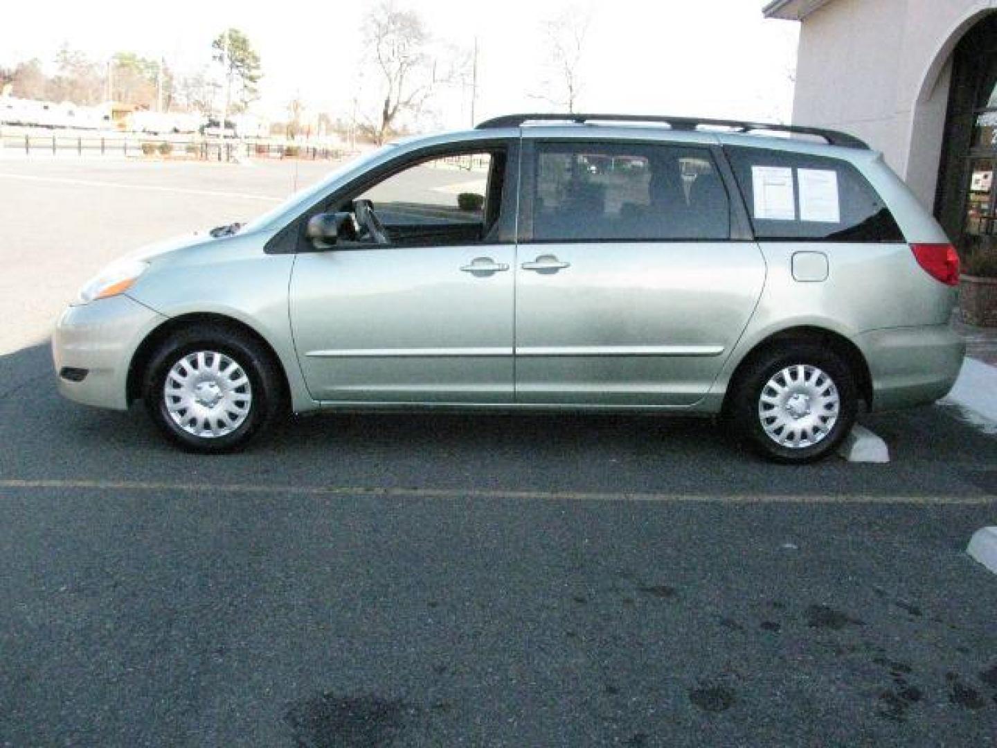 2009 Green Toyota Sienna CE (5TDZK23C49S) with an 3.5L V-6 DOHC engine, Automatic transmission, located at 2443 Albert Pike, Hot Springs, AR, 71913, (501) 623-6255, 34.492222, -93.109993 - Photo#1