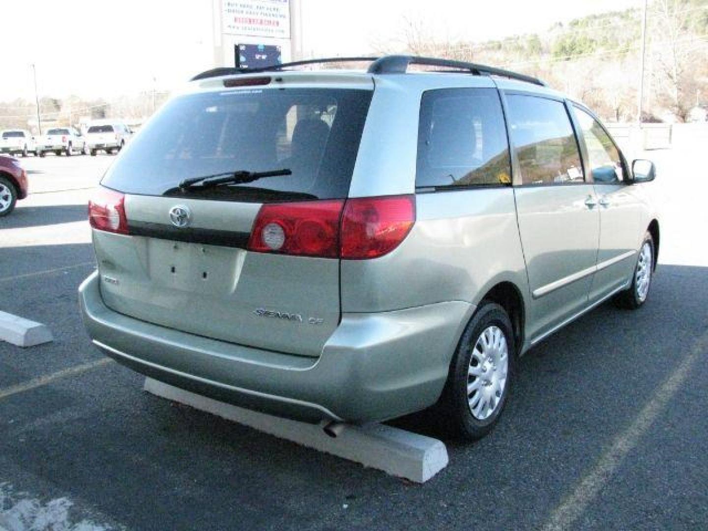 2009 Green Toyota Sienna CE (5TDZK23C49S) with an 3.5L V-6 DOHC engine, Automatic transmission, located at 2443 Albert Pike, Hot Springs, AR, 71913, (501) 623-6255, 34.492222, -93.109993 - Photo#3