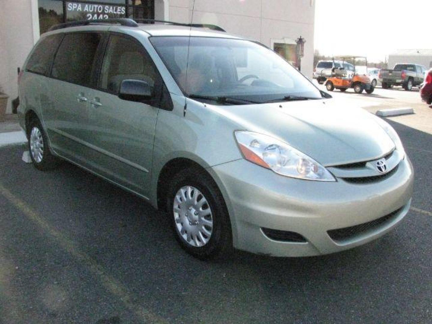 2009 Green Toyota Sienna CE (5TDZK23C49S) with an 3.5L V-6 DOHC engine, Automatic transmission, located at 2443 Albert Pike, Hot Springs, AR, 71913, (501) 623-6255, 34.492222, -93.109993 - Photo#5
