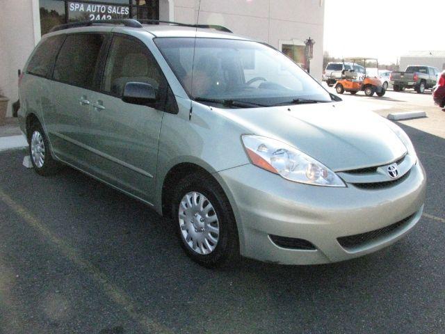 2009 Green Toyota Sienna CE (5TDZK23C49S) with an 3.5L V-6 DOHC engine, Automatic transmission, located at 2443 Albert Pike, Hot Springs, AR, 71913, (501) 623-6255, 34.492222, -93.109993 - Photo#5