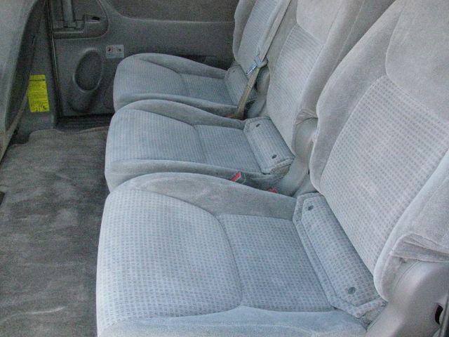 2009 Green Toyota Sienna CE (5TDZK23C49S) with an 3.5L V-6 DOHC engine, Automatic transmission, located at 2443 Albert Pike, Hot Springs, AR, 71913, (501) 623-6255, 34.492222, -93.109993 - Photo#7