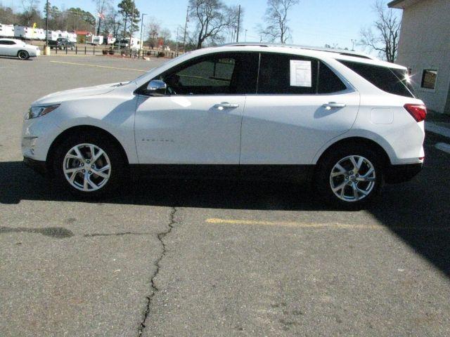 2020 White Chevrolet Equinox FWD Premier 1.5L Turbo (2GNAXNEV7L6) with an 1.5L I-4 gasoline direct injection engine, Automatic transmission, located at 2443 Albert Pike, Hot Springs, AR, 71913, (501) 623-6255, 34.492222, -93.109993 - Photo#1