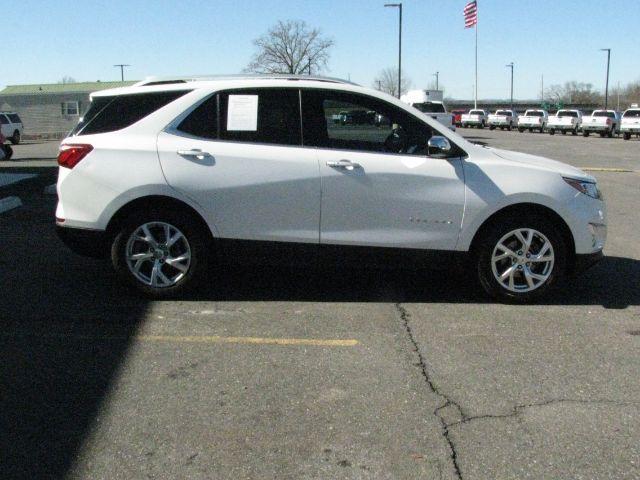 2020 White Chevrolet Equinox FWD Premier 1.5L Turbo (2GNAXNEV7L6) with an 1.5L I-4 gasoline direct injection engine, Automatic transmission, located at 2443 Albert Pike, Hot Springs, AR, 71913, (501) 623-6255, 34.492222, -93.109993 - Photo#4