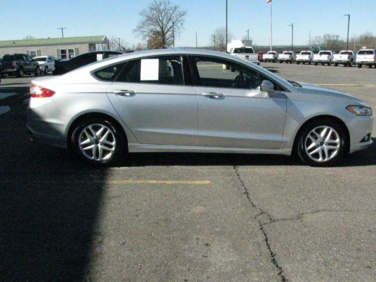 2016 Silver Ford Fusion SE (1FA6P0HD5G5) with an 1.5L L4 DOHC 16V engine, 6-Speed Automatic transmission, located at 2443 Albert Pike, Hot Springs, AR, 71913, (501) 623-6255, 34.492222, -93.109993 - Photo#4
