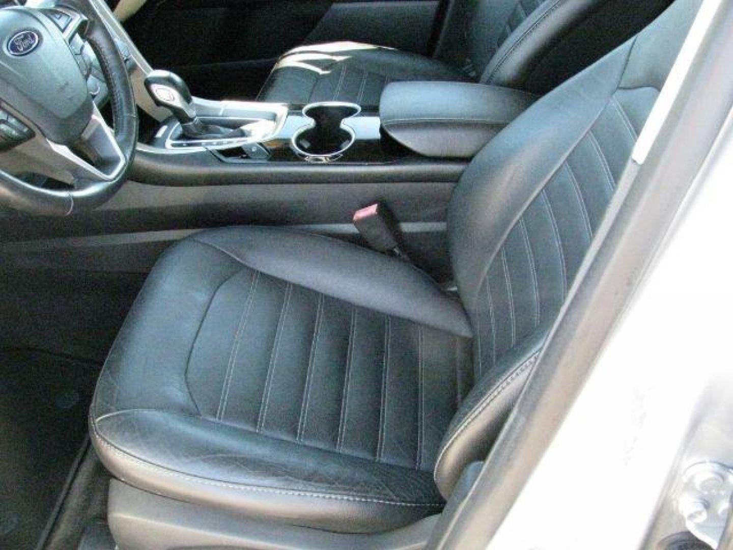 2016 Silver Ford Fusion SE (1FA6P0HD5G5) with an 1.5L L4 DOHC 16V engine, 6-Speed Automatic transmission, located at 2443 Albert Pike, Hot Springs, AR, 71913, (501) 623-6255, 34.492222, -93.109993 - Photo#8