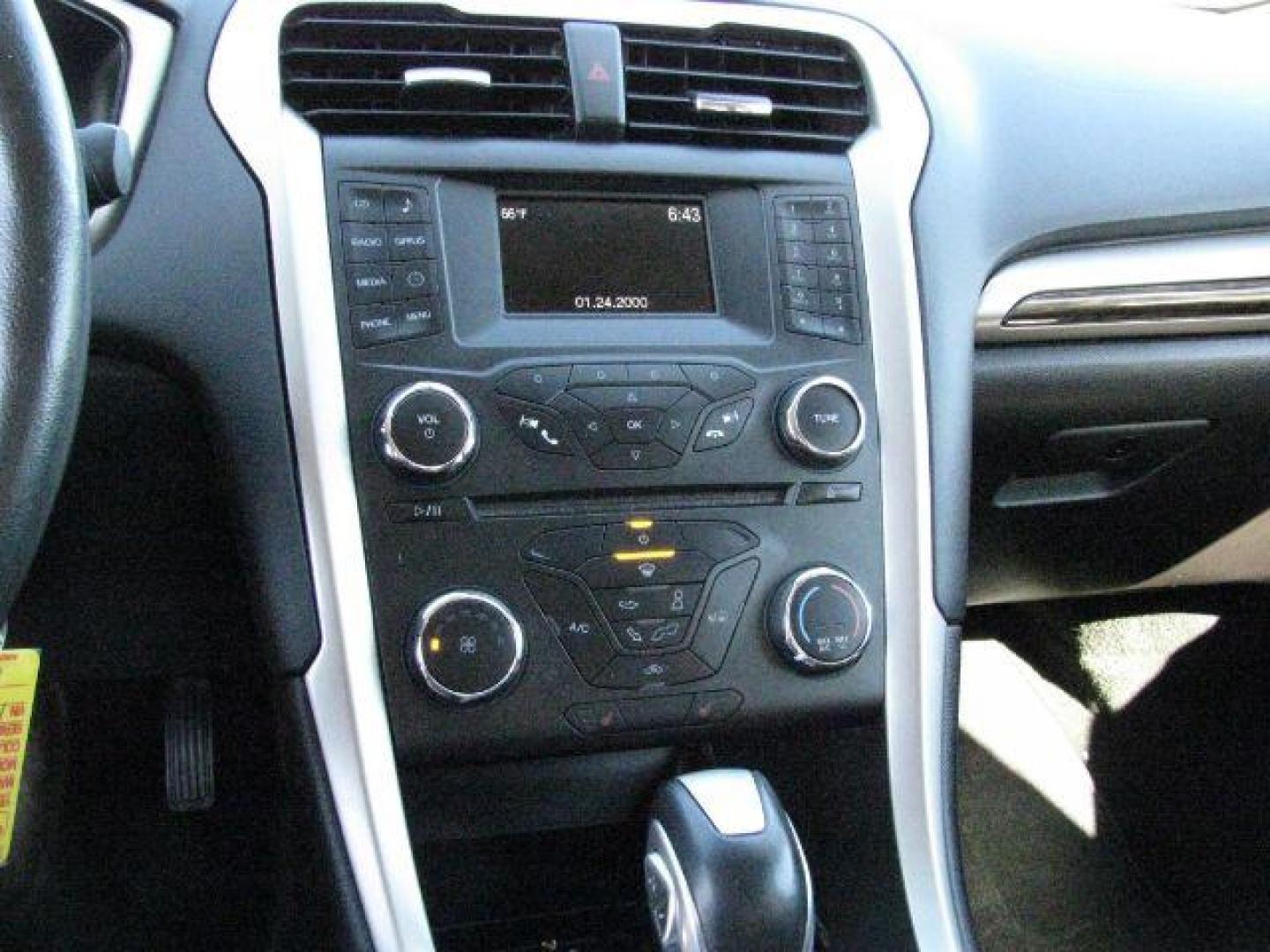 2016 Silver Ford Fusion SE (1FA6P0HD5G5) with an 1.5L L4 DOHC 16V engine, 6-Speed Automatic transmission, located at 2443 Albert Pike, Hot Springs, AR, 71913, (501) 623-6255, 34.492222, -93.109993 - Photo#9