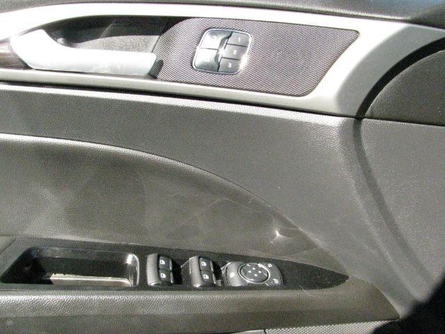 2016 Silver Ford Fusion SE (1FA6P0HD5G5) with an 1.5L L4 DOHC 16V engine, 6-Speed Automatic transmission, located at 2443 Albert Pike, Hot Springs, AR, 71913, (501) 623-6255, 34.492222, -93.109993 - Photo#10