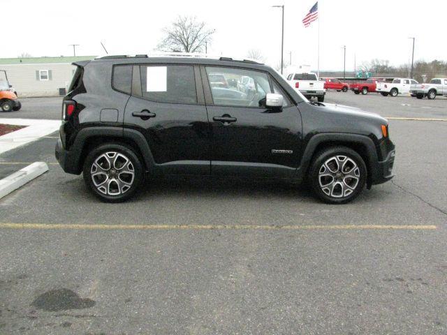 2015 Black Jeep Renegade Limited (ZACCJADT1FP) with an MultiAir2 Tigershark 2.4L I-4 variable valve contr engine, CVT transmission, located at 2443 Albert Pike, Hot Springs, AR, 71913, (501) 623-6255, 34.492222, -93.109993 - Photo#4