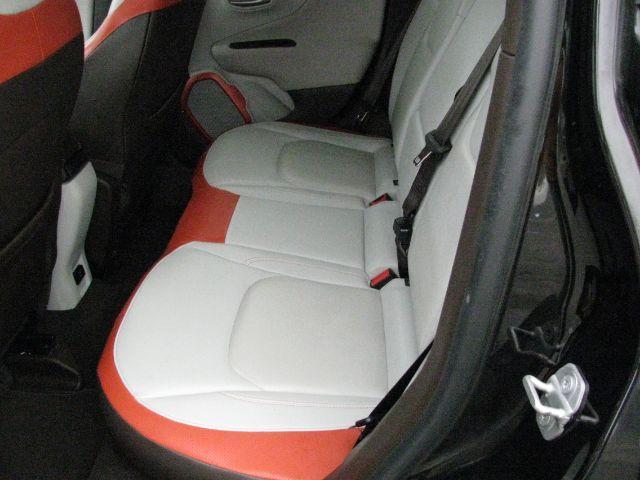 2015 Black Jeep Renegade Limited (ZACCJADT1FP) with an MultiAir2 Tigershark 2.4L I-4 variable valve contr engine, CVT transmission, located at 2443 Albert Pike, Hot Springs, AR, 71913, (501) 623-6255, 34.492222, -93.109993 - Photo#7