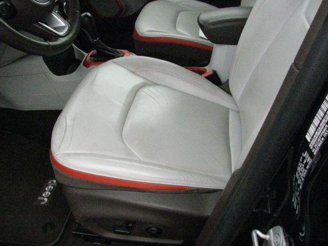 2015 Black Jeep Renegade Limited (ZACCJADT1FP) with an MultiAir2 Tigershark 2.4L I-4 variable valve contr engine, CVT transmission, located at 2443 Albert Pike, Hot Springs, AR, 71913, (501) 623-6255, 34.492222, -93.109993 - Photo#8