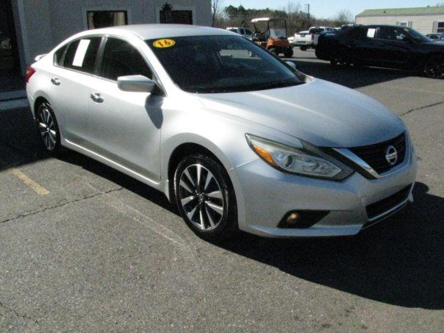 2016 Silver Nissan Altima 2.5 SV (1N4AL3AP0GC) with an 2.5L I-4 DOHC engine, CVT transmission, located at 2443 Albert Pike, Hot Springs, AR, 71913, (501) 623-6255, 34.492222, -93.109993 - Photo#0