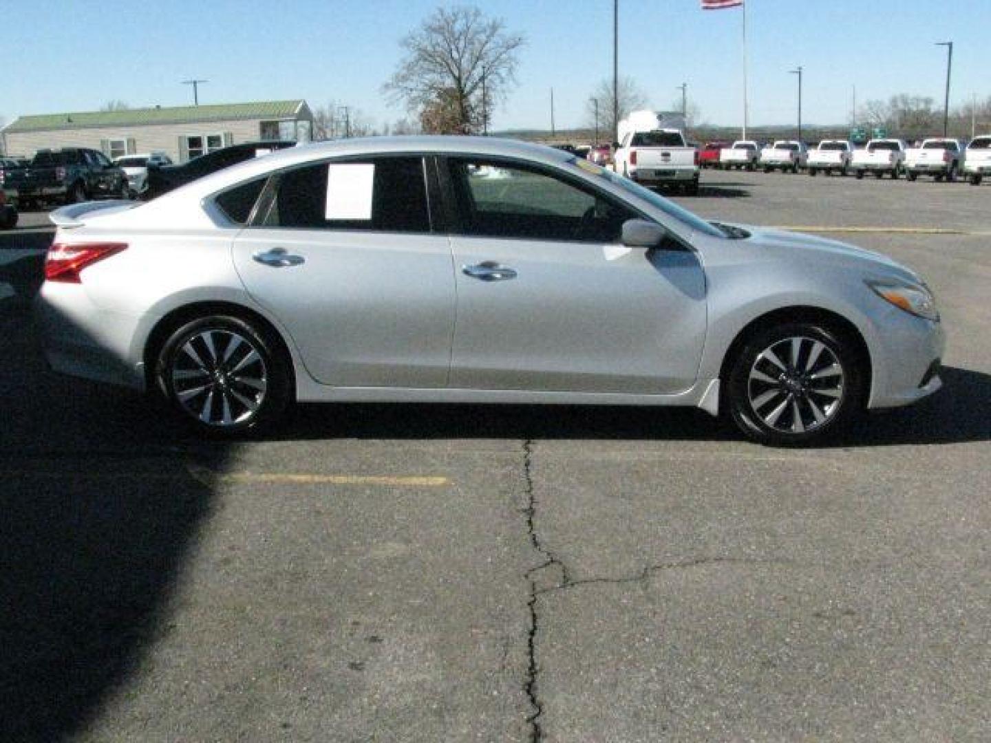 2016 Silver Nissan Altima 2.5 SV (1N4AL3AP0GC) with an 2.5L I-4 DOHC engine, CVT transmission, located at 2443 Albert Pike, Hot Springs, AR, 71913, (501) 623-6255, 34.492222, -93.109993 - Photo#1