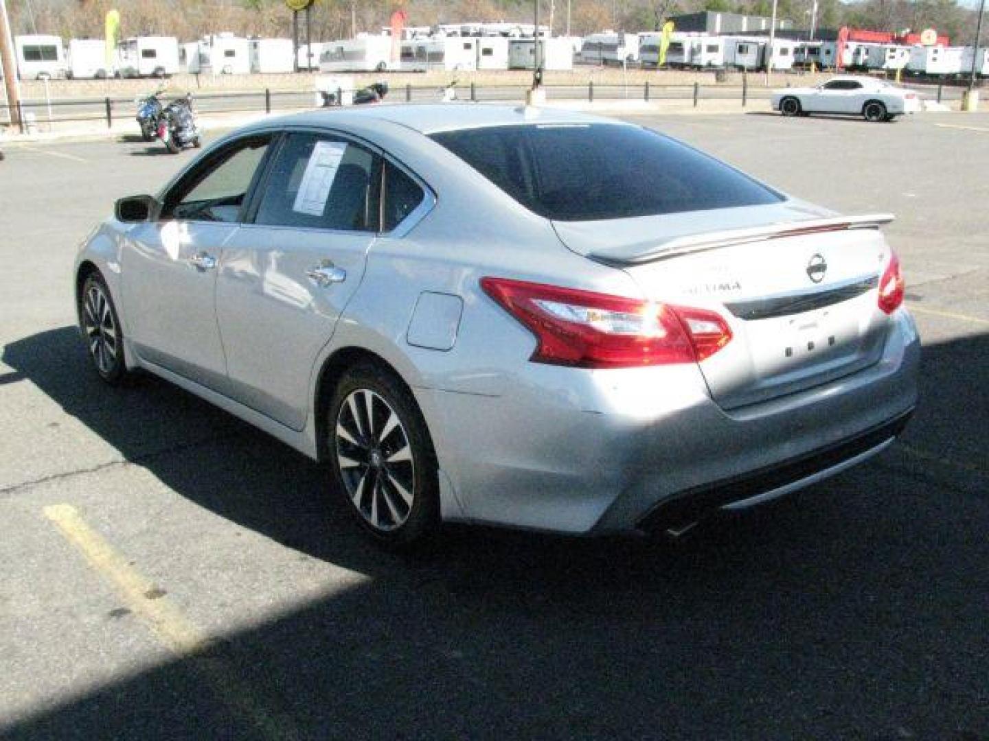 2016 Silver Nissan Altima 2.5 SV (1N4AL3AP0GC) with an 2.5L I-4 DOHC engine, CVT transmission, located at 2443 Albert Pike, Hot Springs, AR, 71913, (501) 623-6255, 34.492222, -93.109993 - Photo#3