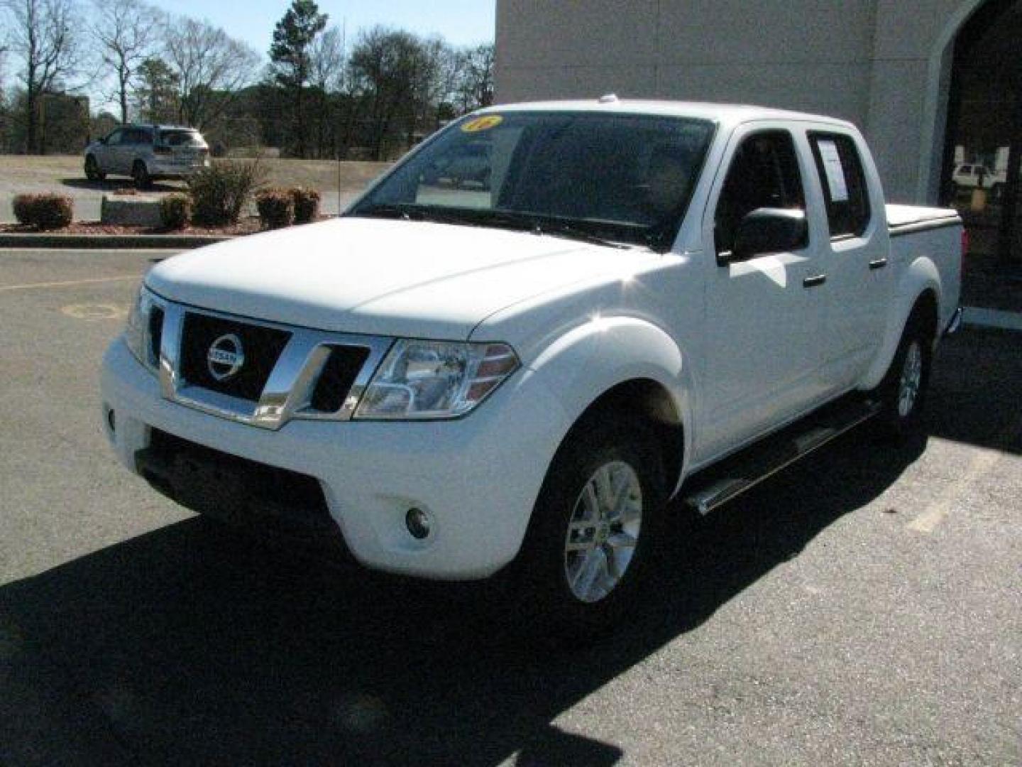 2016 White Nissan Frontier SV (1N6AD0ER5GN) with an VQ 4L V-6 DOHC engine, Automatic transmission, located at 2443 Albert Pike, Hot Springs, AR, 71913, (501) 623-6255, 34.492222, -93.109993 - Photo#0
