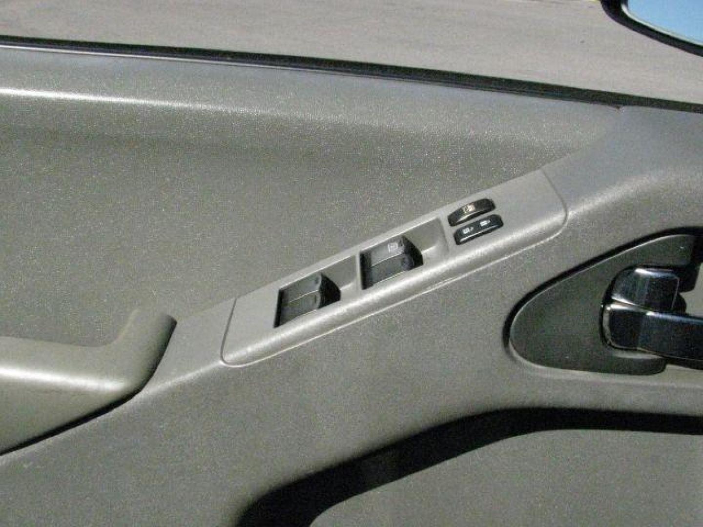 2016 White Nissan Frontier SV (1N6AD0ER5GN) with an VQ 4L V-6 DOHC engine, Automatic transmission, located at 2443 Albert Pike, Hot Springs, AR, 71913, (501) 623-6255, 34.492222, -93.109993 - Photo#10