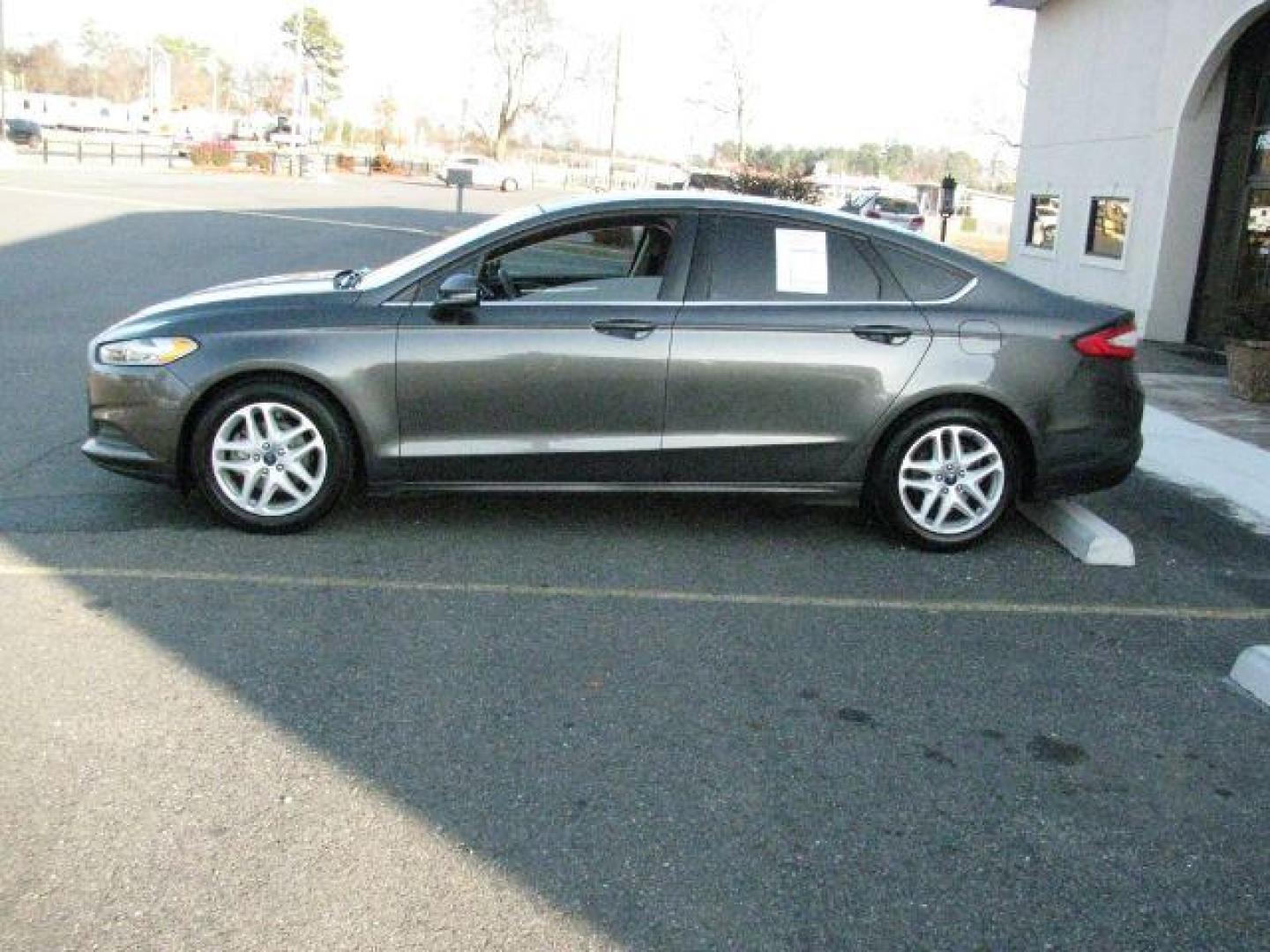 2016 Gray Ford Fusion SE (3FA6P0HD8GR) with an 1.5L L4 DOHC 16V engine, 6-Speed Automatic transmission, located at 2443 Albert Pike, Hot Springs, AR, 71913, (501) 623-6255, 34.492222, -93.109993 - Photo#1