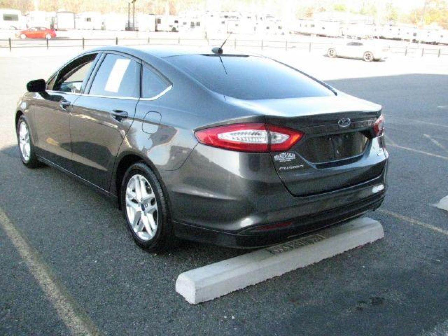 2016 Gray Ford Fusion SE (3FA6P0HD8GR) with an 1.5L L4 DOHC 16V engine, 6-Speed Automatic transmission, located at 2443 Albert Pike, Hot Springs, AR, 71913, (501) 623-6255, 34.492222, -93.109993 - Photo#2