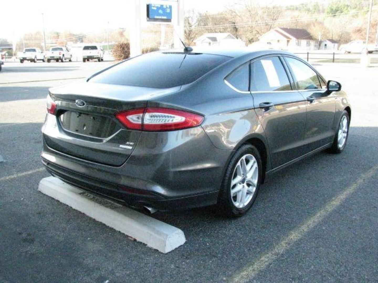 2016 Gray Ford Fusion SE (3FA6P0HD8GR) with an 1.5L L4 DOHC 16V engine, 6-Speed Automatic transmission, located at 2443 Albert Pike, Hot Springs, AR, 71913, (501) 623-6255, 34.492222, -93.109993 - Photo#3