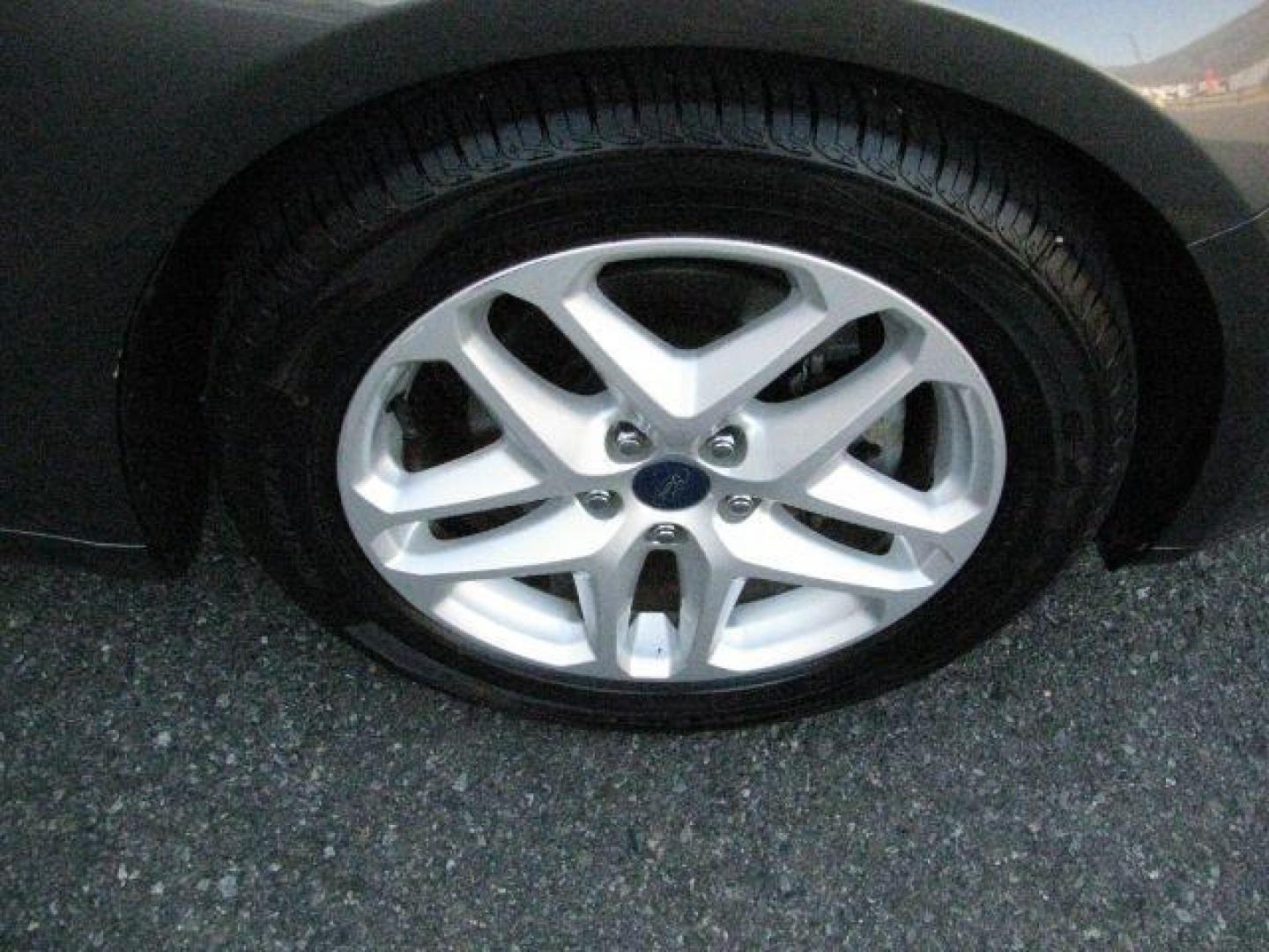 2016 Gray Ford Fusion SE (3FA6P0HD8GR) with an 1.5L L4 DOHC 16V engine, 6-Speed Automatic transmission, located at 2443 Albert Pike, Hot Springs, AR, 71913, (501) 623-6255, 34.492222, -93.109993 - Photo#6