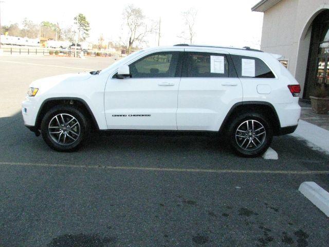 2020 White Jeep Grand Cherokee Laredo E 4X2 (1C4RJEAG7LC) with an Pentastar 3.6L V-6 DOHC engine, Automatic transmission, located at 2443 Albert Pike, Hot Springs, AR, 71913, (501) 623-6255, 34.492222, -93.109993 - Photo#1
