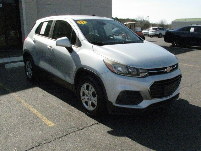 2017 Silver Chevrolet Trax LS (3GNCJKSB9HL) with an Ecotec 1.4L I-4 DOHC engine, Automatic transmission, located at 2443 Albert Pike, Hot Springs, AR, 71913, (501) 623-6255, 34.492222, -93.109993 - Photo#5