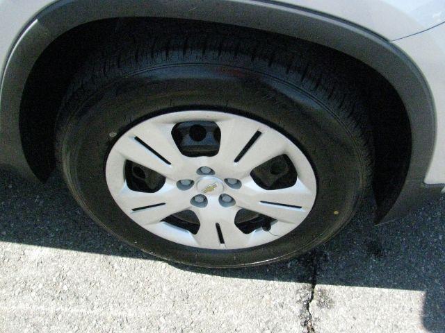 2017 Silver Chevrolet Trax LS (3GNCJKSB9HL) with an Ecotec 1.4L I-4 DOHC engine, Automatic transmission, located at 2443 Albert Pike, Hot Springs, AR, 71913, (501) 623-6255, 34.492222, -93.109993 - Photo#6