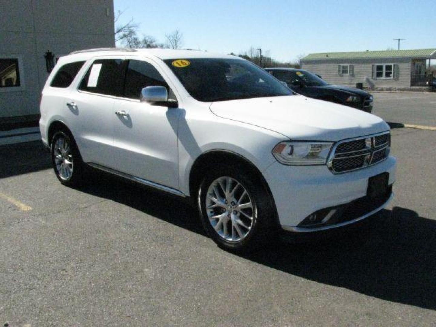 2016 White Dodge Durango SXT (1C4RDHAG3GC) with an Pentastar 3.6L V-6 DOHC engine, Automatic transmission, located at 2443 Albert Pike, Hot Springs, AR, 71913, (501) 623-6255, 34.492222, -93.109993 - Photo#5